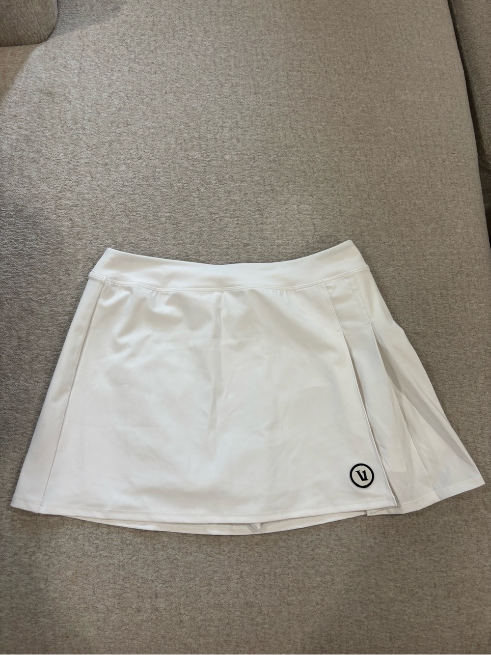Vuori White Circle Skort with Subtle Logo